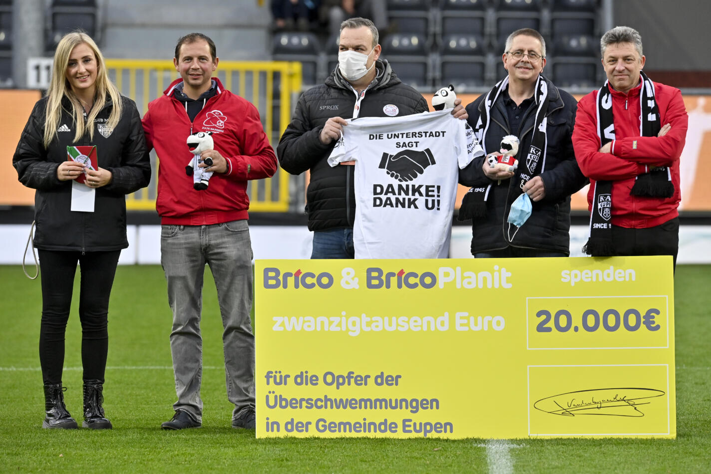 EUPEN, BELGIUM - NOVEMBER 6 :  during the Jupiler Pro League match between KAS Eupen and SV Zulte Waregem on November 06, 2021 in Eupen, Belgium, 6/11/21 ( Photo by David Hagemann / Photonews