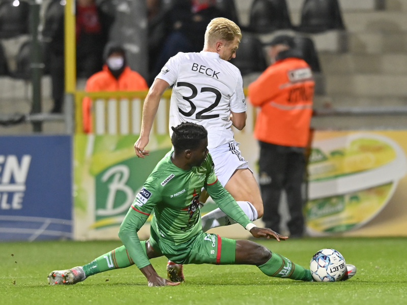 EUPEN, BELGIUM - NOVEMBER 6 : Andreas Beck defender of KAS Eupen and Frank Boya midfielder of Zulte Waregem during the Jupiler Pro League match between KAS Eupen and SV Zulte Waregem on November 06, 2021 in Eupen, Belgium, 6/11/21 ( Photo by David Hagemann / Photonews