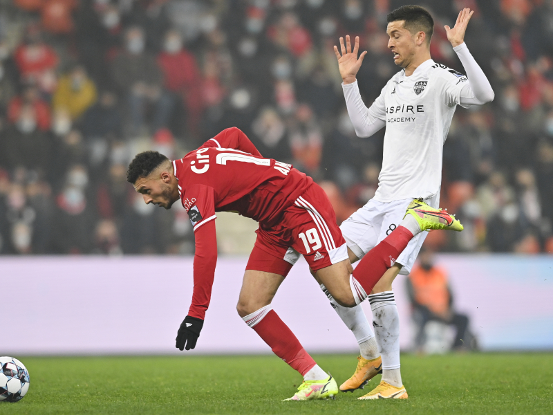 LIéGE, BELGIUM - NOVEMBER 20 : Selim Amallah midfielder of Standard Liege and Stef Peeters midfielder of KAS Eupen during the Jupiler Pro League match between Standard de Liege and KAS Eupen on November 20, 2021 in Lige, Belgium, 20/11/21 ( Photo by David Hagemann / Photonews