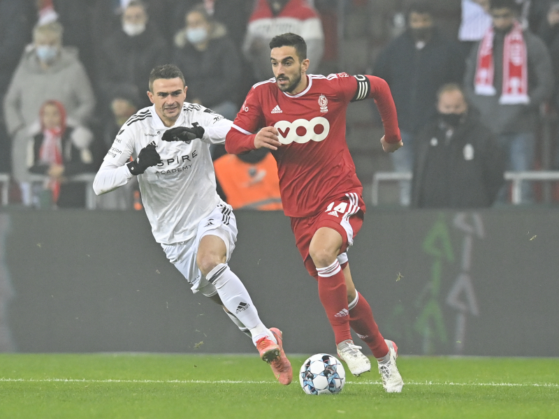 LIéGE, BELGIUM - NOVEMBER 20 : Konstantinos Laifis defender of Standard Liege during the Jupiler Pro League match between Standard de Liege and KAS Eupen on November 20, 2021 in Lige, Belgium, 20/11/21 ( Photo by David Hagemann / Photonews