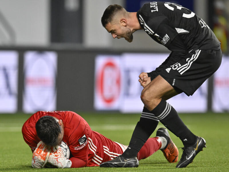 SINT-TRUIDEN, BELGIUM - OCTOBER 02 : Moser Lennart goalkeeper of KAS Eupen and Lambert Boris defender of KAS Eupen during the Jupiler Pro League match between STVV and KAS Eupen on October 2, 2022 in Sint-Truiden, Belgium, 2/10/22 ( Photo by David Hagemann / Photonews