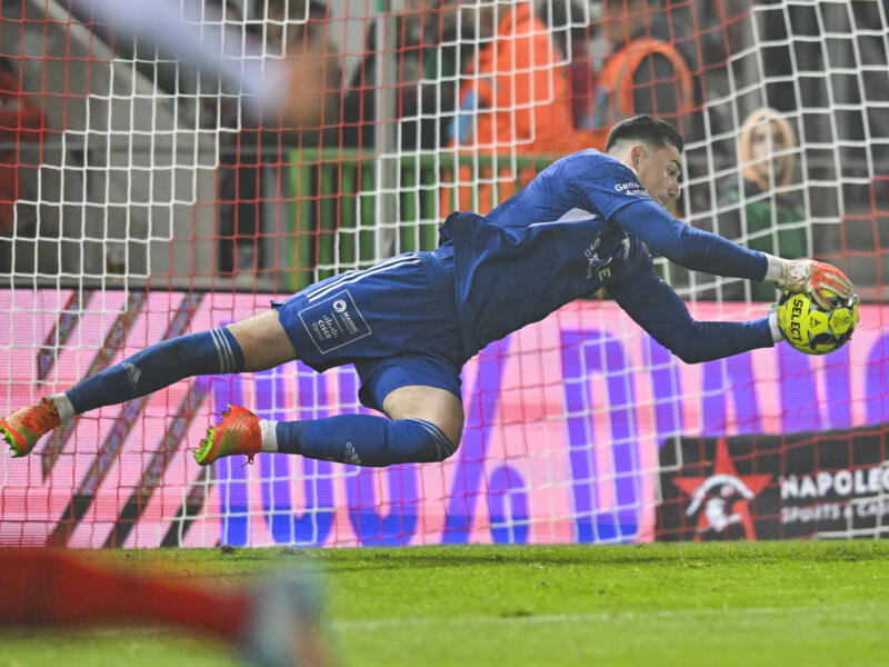 WAREGEM, BELGIUM - NOVEMBER 12 : Moser Lennart goalkeeper of KAS Eupen during the Jupiler Pro League match between SV Zulte Waregem and KAS Eupen on November 12, 2022 in Waregem, Belgium, 12/11/22 ( Photo by David Hagemann / Photonews