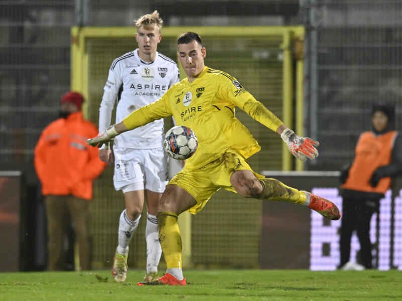 SERAING, BELGIUM - DECEMBER 23 : Moser Lennart goalkeeper of KAS Eupen during the Jupiler Pro League match between RFC Seraing and KAS Eupen on December 23, 2022 in Seraing, Belgium, 23/12/22 ( Photo by David Hagemann / Photonews