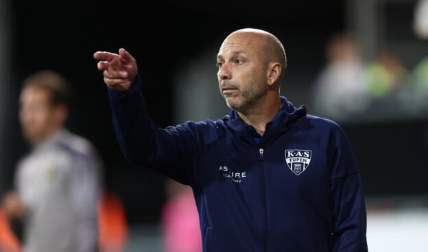 Eupen's head coach Bruno Pinheiro pictured during a soccer game between KAS Eupen and RSCA Futures, Saturday 30 August 2025 in Eupen, on day 4 of the 2025-2026 'Challenger Pro League' 1B second division of the Belgian championship. BELGA PHOTO BRUNO FAHY