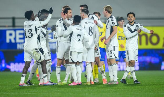Eupen's players celebrate after scoring during a soccer game between SK Beveren and KAS Eupen, Friday 21 November 2025 in Beveren, on day 14 of the 2025-2026 'Challenger Pro League' 1B second division of the Belgian championship. BELGA PHOTO DAVID PINTENS