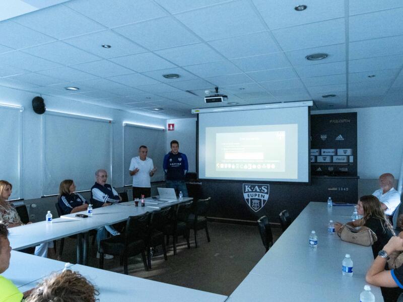 Ref Academy 3.9 (18)